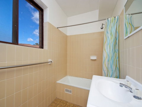 Promenade Unit 10 / 8 Intrepid Close - Perths Hotel 3