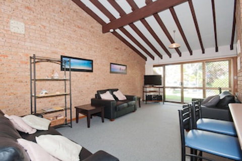 Bay Parklands, 6/2 Gowrie Avenue - Perths Hotel 0