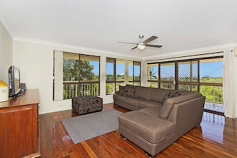 KINGSCLIFF HOLIDAY HOME On The HILL SYDS VIEW - Perths Hotel 0