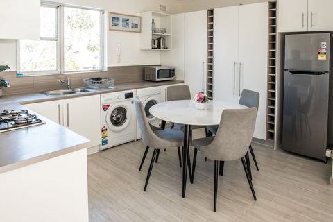 Manly 2 Stay Holiday Apartments - Perths Hotel 5