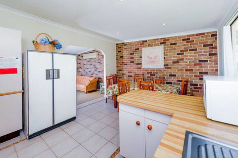 Lentara St 12 - Fingal Bay - Perths Hotel 4