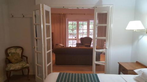 Two Sisters Chalets - Perths Hotel 5