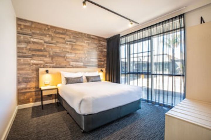 Perths Hotel