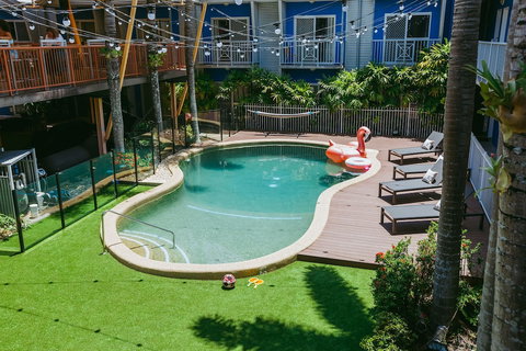 Bounce Cairns - Perths Hotel 1