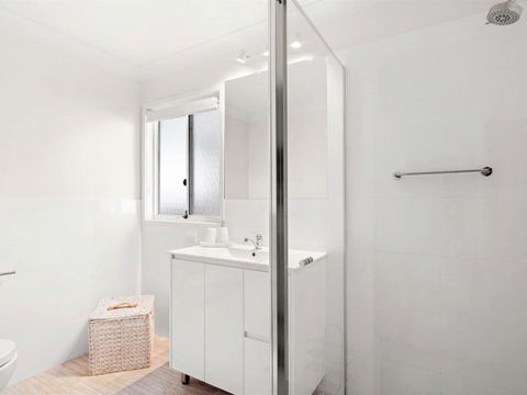 Whiting Escape 2 / 13 Whiting Avenue Terrigal - Perths Hotel 4