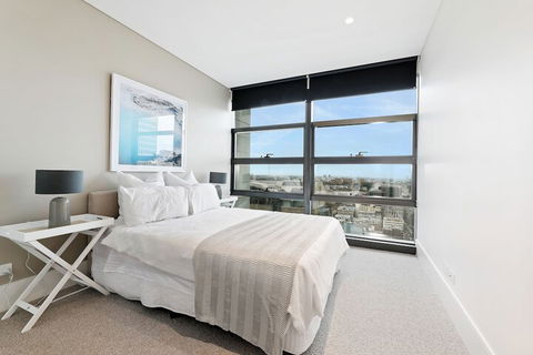 Ultra Modern Brand New CBD View - Perths Hotel 7