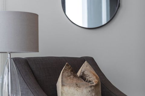 Ultra Modern Brand New CBD View - Perths Hotel 1