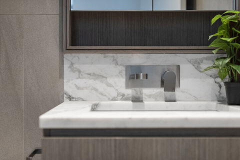 Ultra Modern Brand New CBD View - Perths Hotel 6