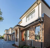 AUJOY 4 Bed Townhouse Burwood 2 - Perths Hotel