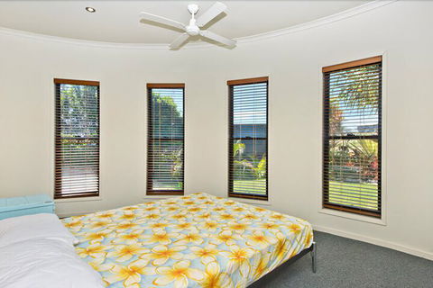 Blue Crab Beach House - Perths Hotel 5