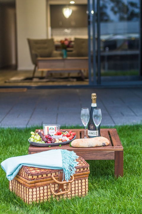 Ulverstone Waterfront Apartments - Perths Hotel 3