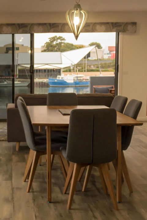Ulverstone Waterfront Apartments - Perths Hotel 5