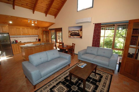 Garden Cottage Beechworth - Perths Hotel 4