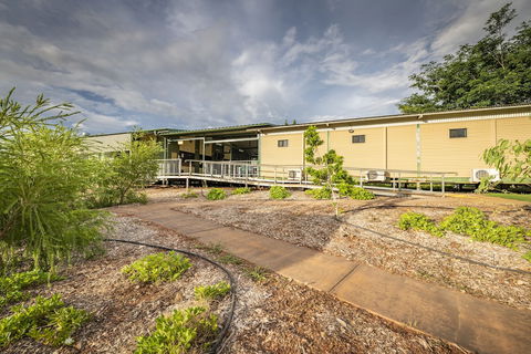 Victoria Accommodation Village - Perths Hotel 0