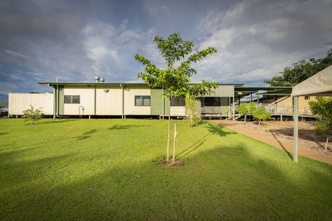 Victoria Accommodation Village - Perths Hotel 6