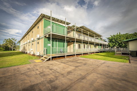 Victoria Accommodation Village - Perths Hotel 3