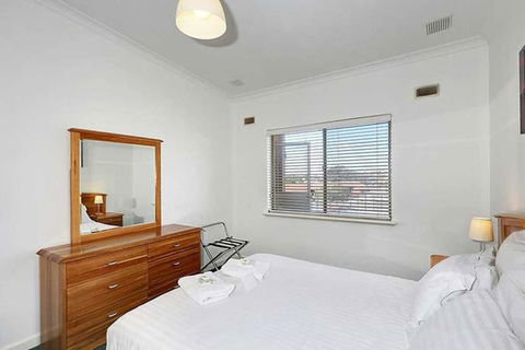 SUMMER BREEZE - Holiday And Business Accommodation - Perths Hotel 6