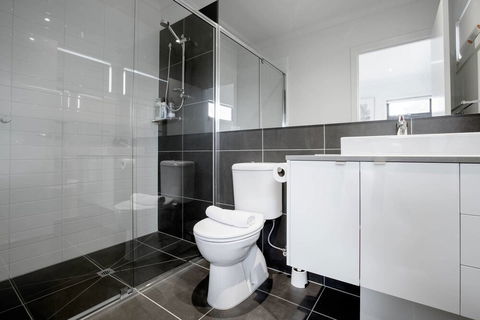 92 Brand New Doncaster Local House - Perths Hotel 3