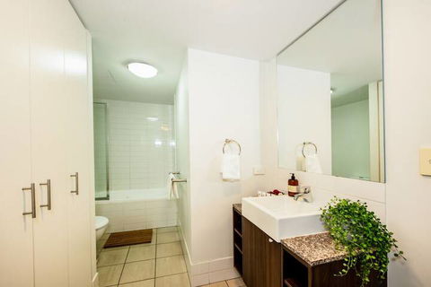 CBD African Charm, Story Bridge & River Views - Perths Hotel 2