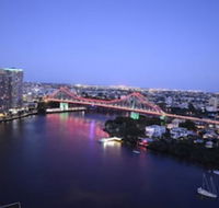 CBD African Charm Story Bridge  River Views - Perths Hotel