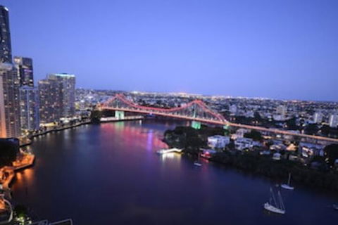 CBD African Charm, Story Bridge & River Views - Perths Hotel 0