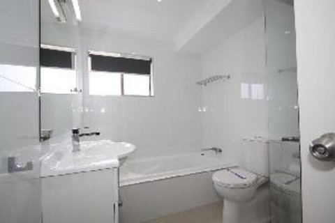 Skyline Unit 8 / 12 Thurlow Avenue - Perths Hotel 3