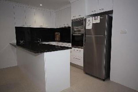 Skyline Unit 8 / 12 Thurlow Avenue - Perths Hotel 1