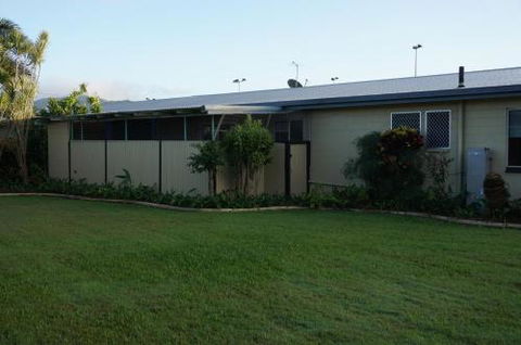 YAL Cairns A Motel That Makes A Difference - Perths Hotel 1