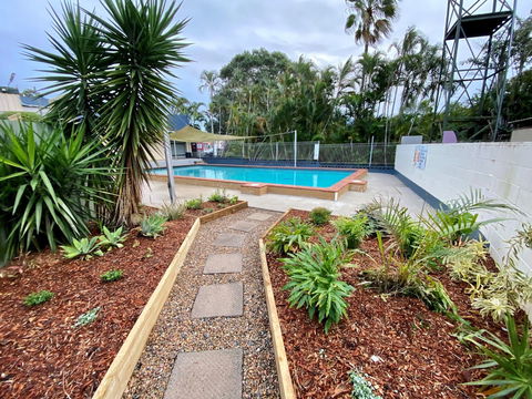 Bundaberg Park Village - Perths Hotel 2