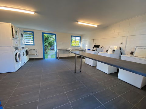 Bundaberg Park Village - Perths Hotel 6