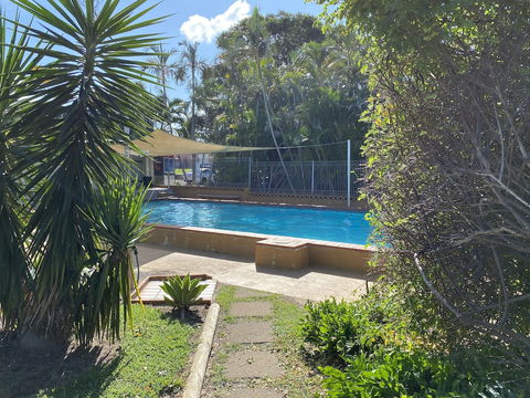 Bundaberg Park Village - Perths Hotel 3