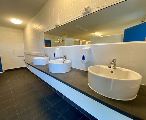 Bundaberg Park Village - Perths Hotel 5