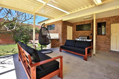 Marias Beach House Pet Friendly - Perths Hotel 7