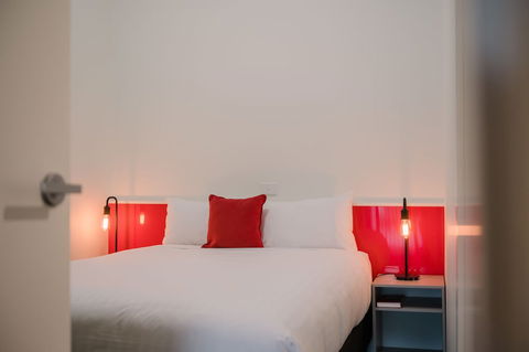 Eastcoaster Resort - Perths Hotel 4