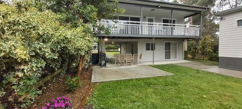 Paradise Bungalow Waterfront - Perths Hotel 1