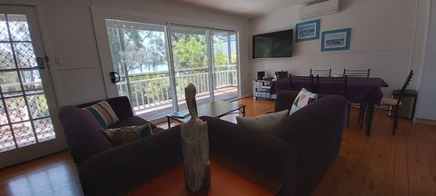 Paradise Bungalow Waterfront - Perths Hotel 6