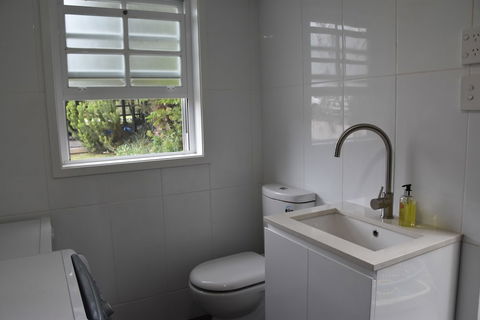 Paradise Bungalow Waterfront - Perths Hotel 4