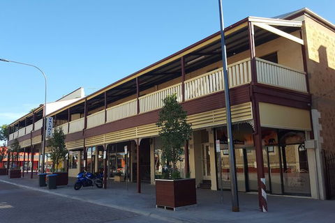 Balcony On Sixth Lodge - Perths Hotel 1