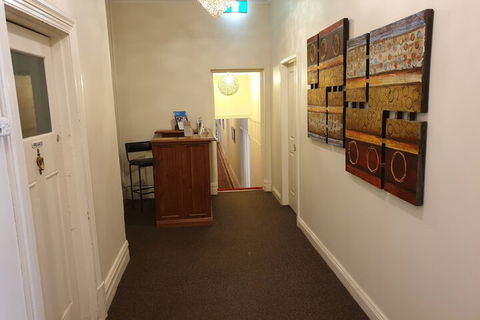 Balcony On Sixth Lodge - Perths Hotel 6