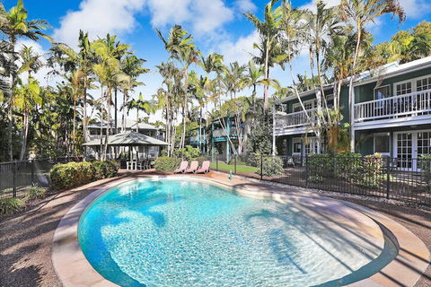 Coral Beach Noosa Resort - Perths Hotel 2