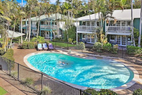 Coral Beach Noosa Resort - Perths Hotel 0