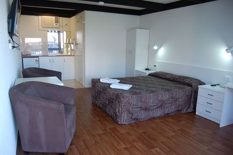 Slipway Hotel Motel - Perths Hotel 6