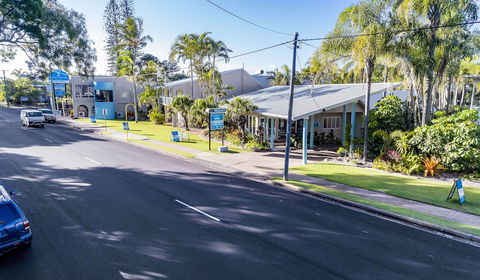 The Beach Motel Hervey Bay - Perths Hotel 0