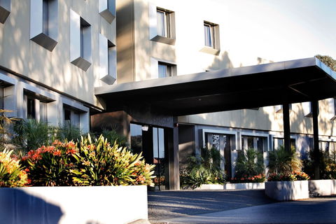 Golden Pebble Hotel - Perths Hotel 1