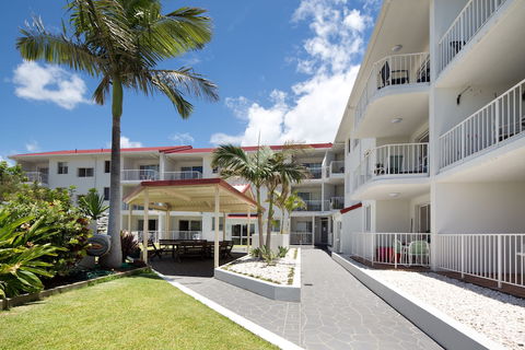 Burleigh Point Holiday Apartments - Perths Hotel 1