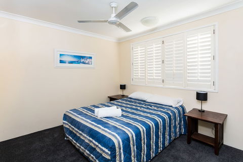 Burleigh Point Holiday Apartments - Perths Hotel 3
