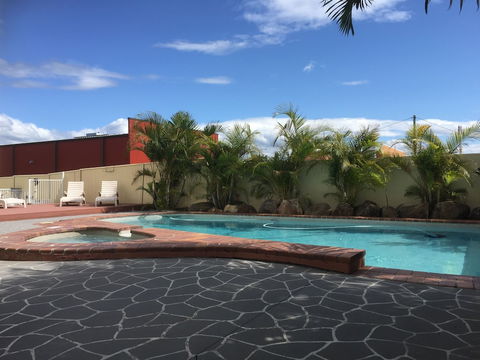 Burleigh Point Holiday Apartments - Perths Hotel 2