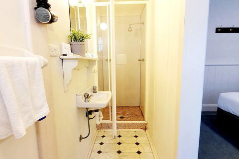 Point Lonsdale Guest House - Perths Hotel 6