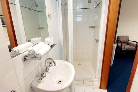 Point Lonsdale Guest House - Perths Hotel 5