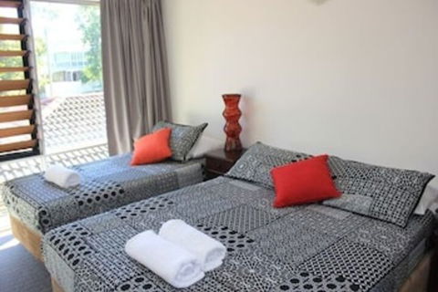 Townsville Holiday Apartments - Perths Hotel 2